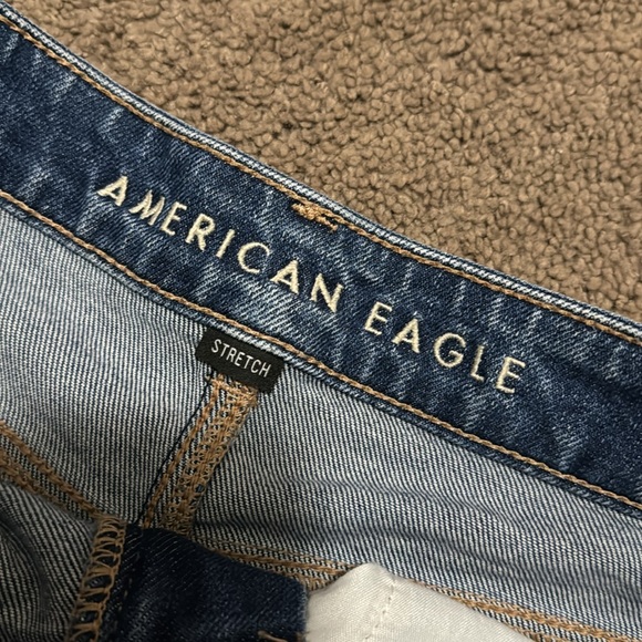 EUC American Eagle Mom Straight Jeans-Sz 4R-Med Wash-Distressed-58% Cotton - Picture 12 of 16